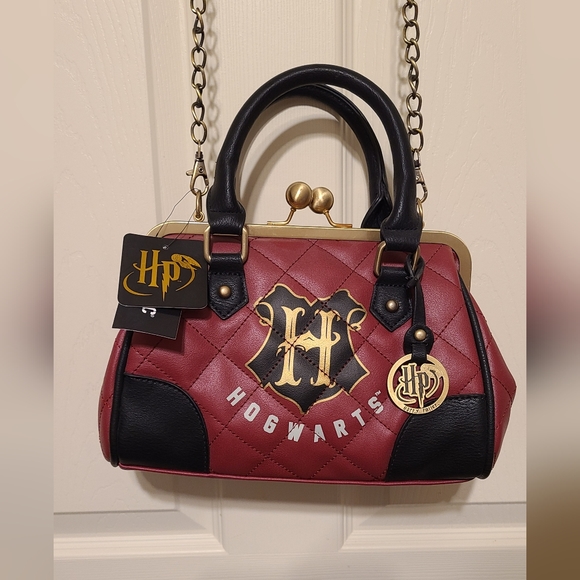 Hot Topic Handbags - Harry Potter Crossbody